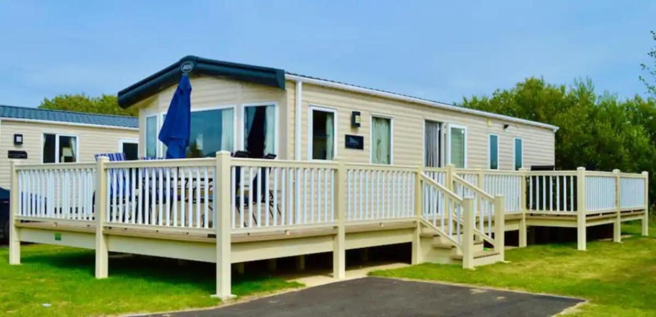 Tattershall Lakes Luxury Caravan With Hot Tub Lincoln Exterior photo