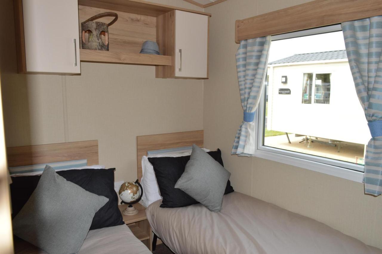 Tattershall Lakes Luxury Caravan With Hot Tub Lincoln Exterior photo