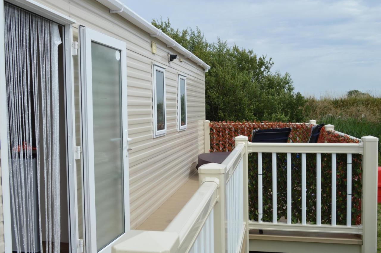 Tattershall Lakes Luxury Caravan With Hot Tub Lincoln Exterior photo